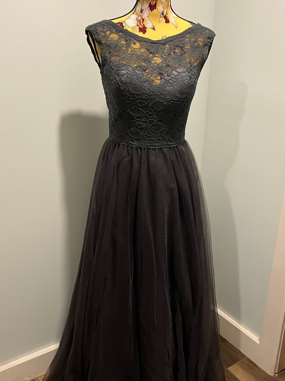 Mori Lee Gown - Size 8 - Charcoal Grey Very Good Condition - Lace And Tulle